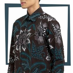 Discover our #IwanTirta signature motif on our newest Multi-dye #batik like the #Sawunggaling #Boketkedungwengi and many more. 

Click the link on the bio and enjoy all the motifs on our new website. 

#sogan #IwearIT